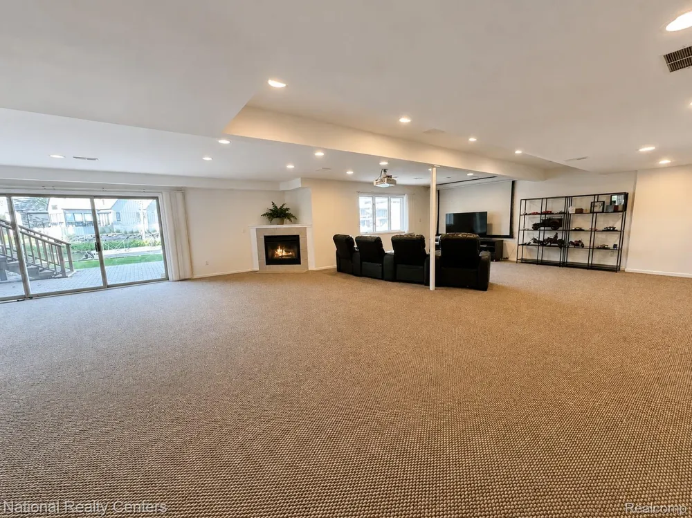 3380 E Benstein Road W Commerce Charter Township, MI 48382
