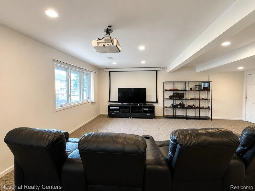 3380 E Benstein Road W Commerce Charter Township, MI 48382