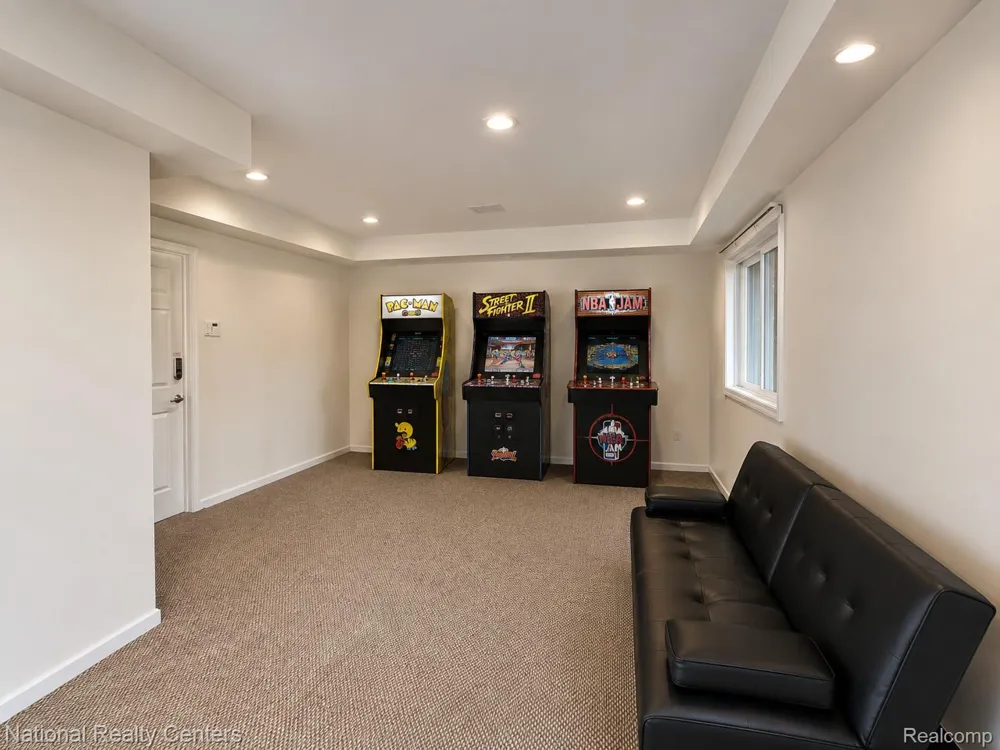 3380 E Benstein Road W Commerce Charter Township, MI 48382