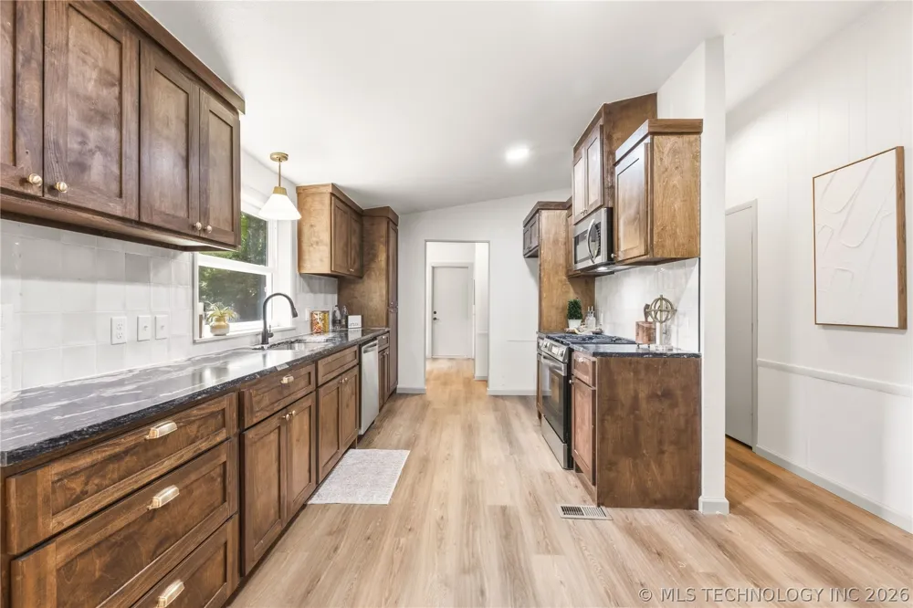 1115 S 284th East Avenue Catoosa, OK 74015