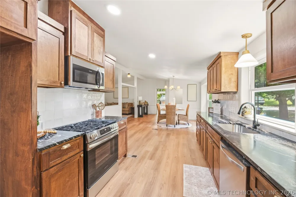 1115 S 284th East Avenue Catoosa, OK 74015