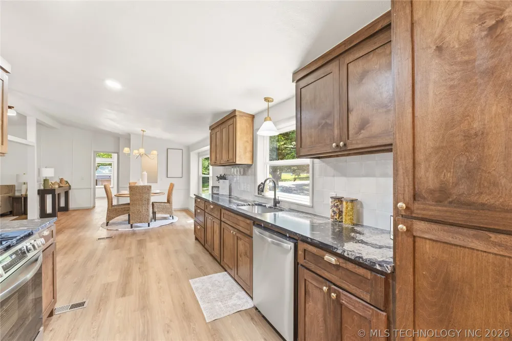 1115 S 284th East Avenue Catoosa, OK 74015