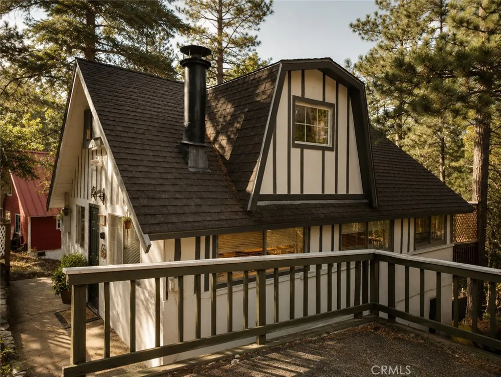 2412 Ridge Arrowbear, CA 92382