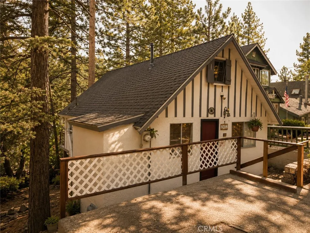 2412 Ridge Arrowbear, CA 92382