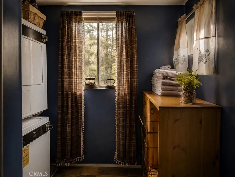 2412 Ridge Arrowbear, CA 92382
