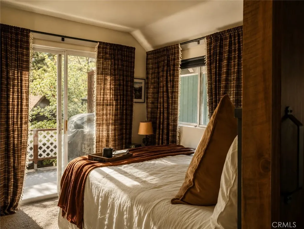 2412 Ridge Arrowbear, CA 92382