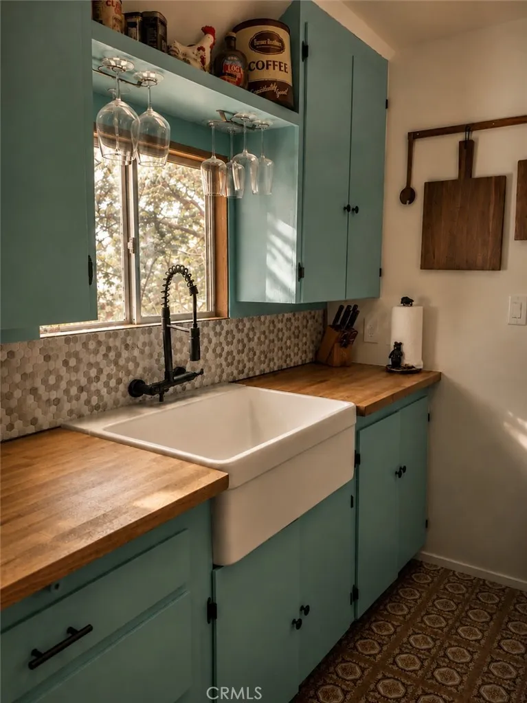 2412 Ridge Arrowbear, CA 92382