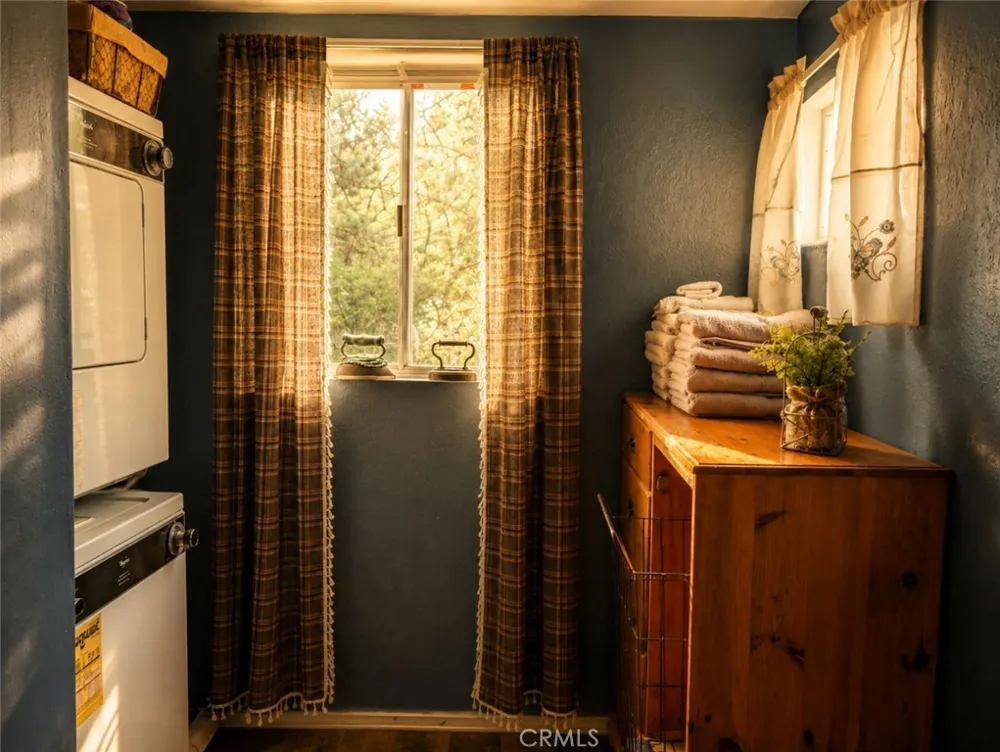 2412 Ridge Arrowbear, CA 92382