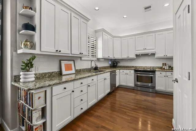 215 E MULBERRY AVE San Antonio, TX 78212