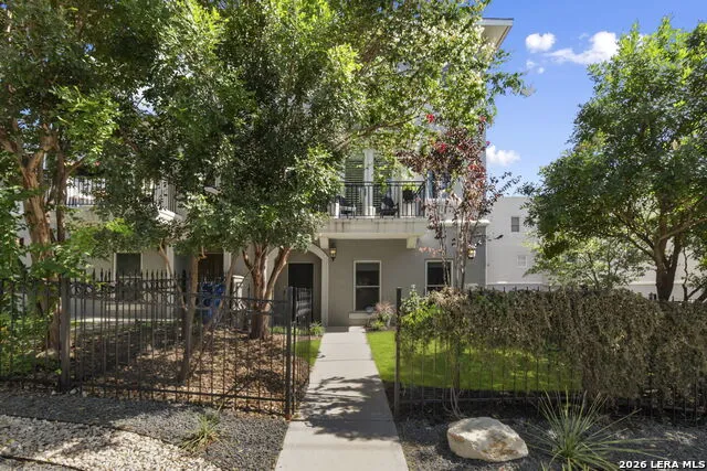 215 E MULBERRY AVE San Antonio, TX 78212