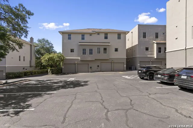215 E MULBERRY AVE San Antonio, TX 78212