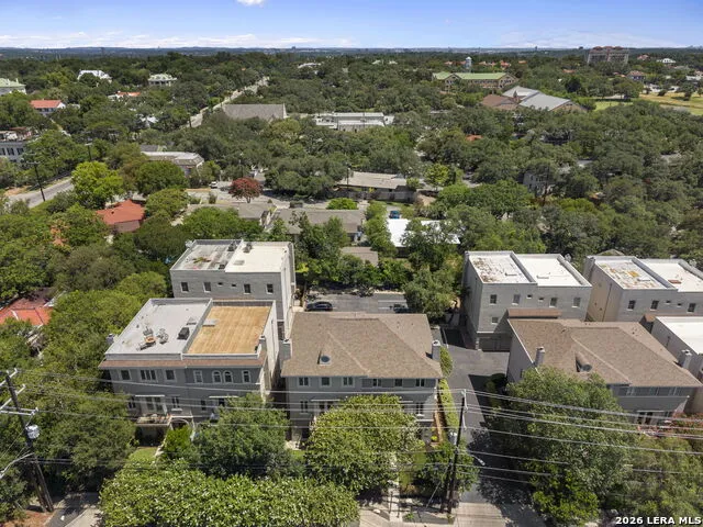 215 E MULBERRY AVE San Antonio, TX 78212