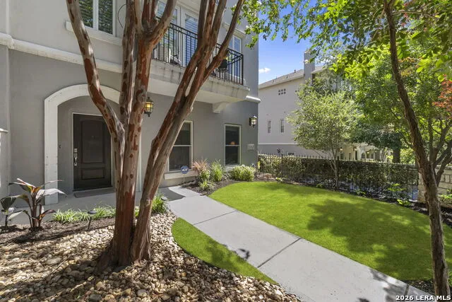 215 E MULBERRY AVE San Antonio, TX 78212