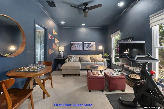 215 E MULBERRY AVE San Antonio, TX 78212