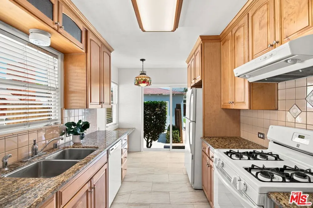 801 W Columbia Street Long Beach, CA 90806
