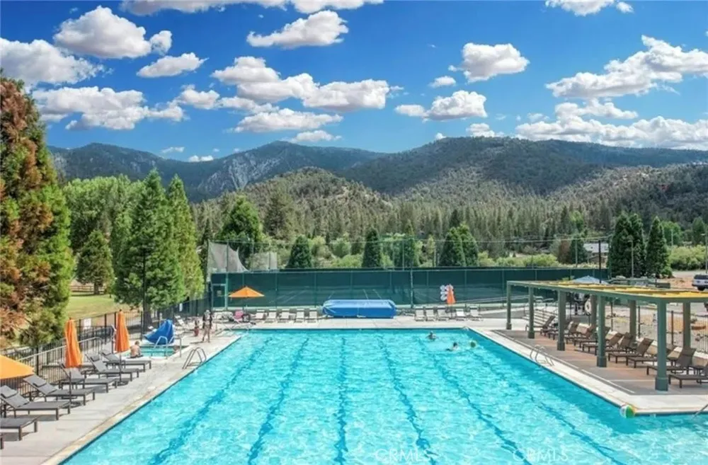 16505 Oakwood Way Pine Mountain Club, CA 93222