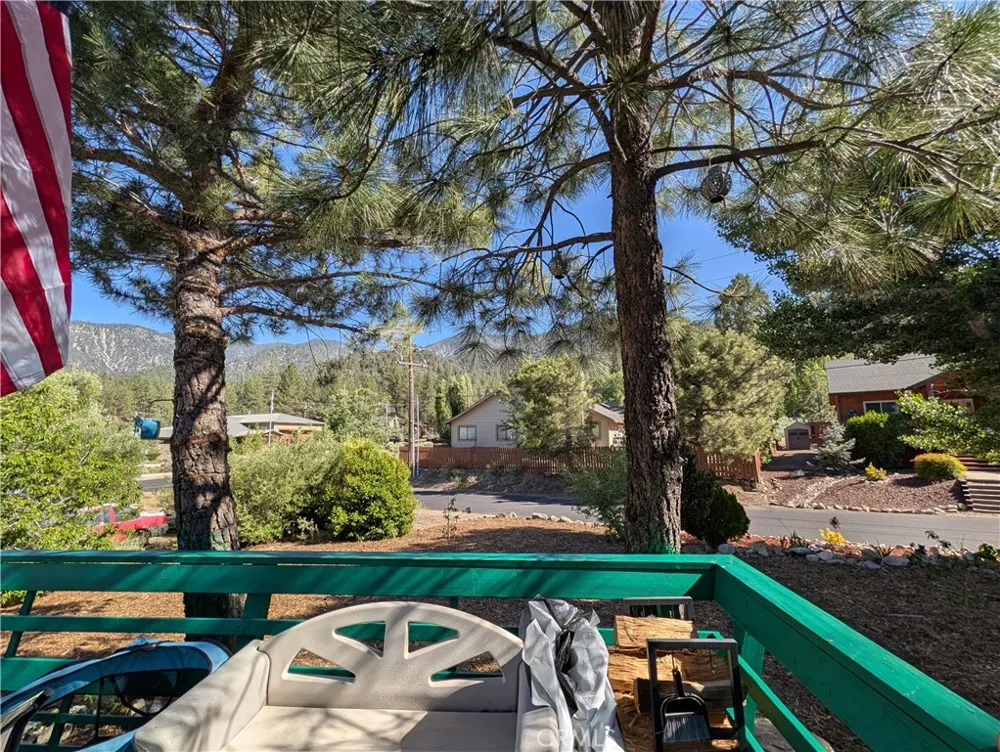 16505 Oakwood Way Pine Mountain Club, CA 93222