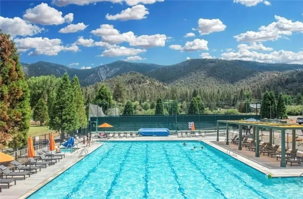 16505 Oakwood Way Pine Mountain Club, CA 93222