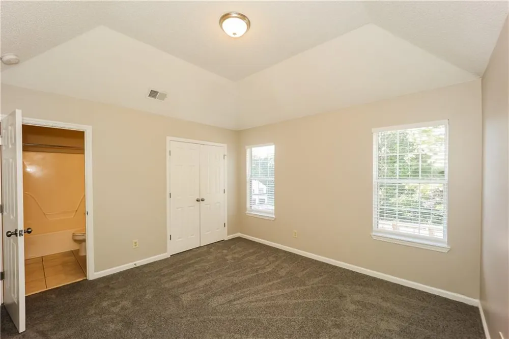 5176 Round Table Drive Ellenwood, GA 30294