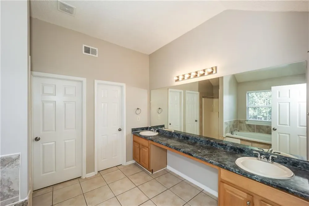 5176 Round Table Drive Ellenwood, GA 30294