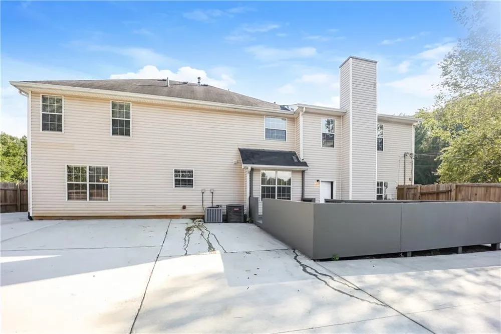 5176 Round Table Drive Ellenwood, GA 30294