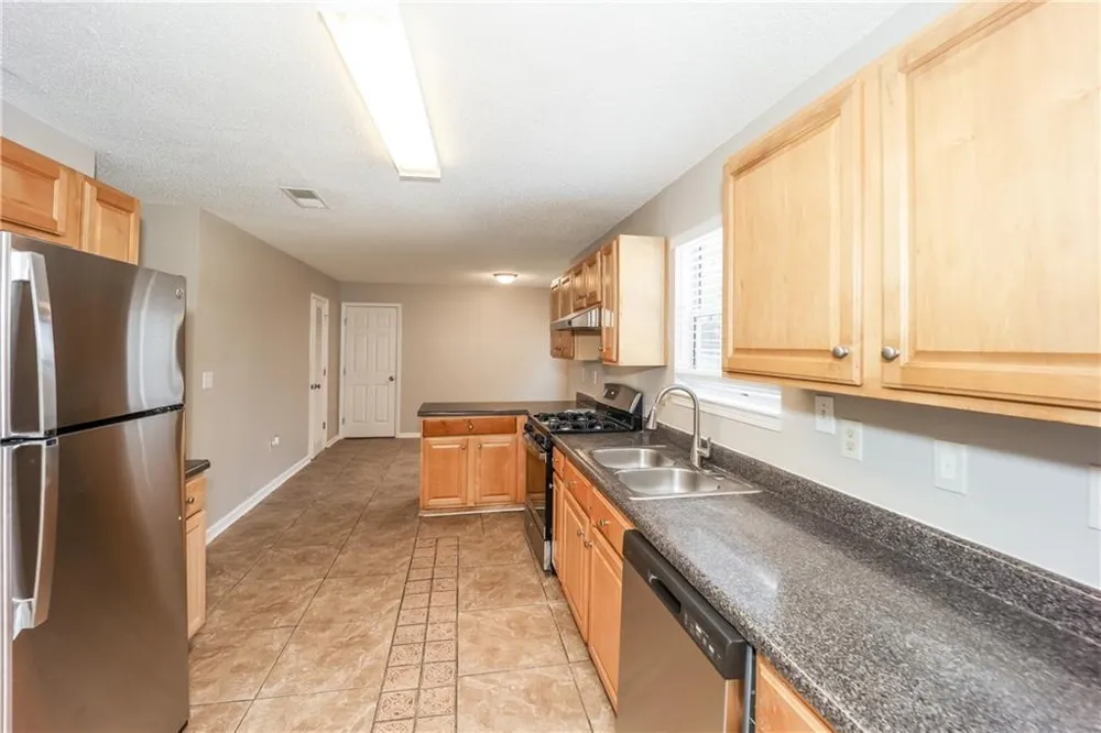 5176 Round Table Drive Ellenwood, GA 30294