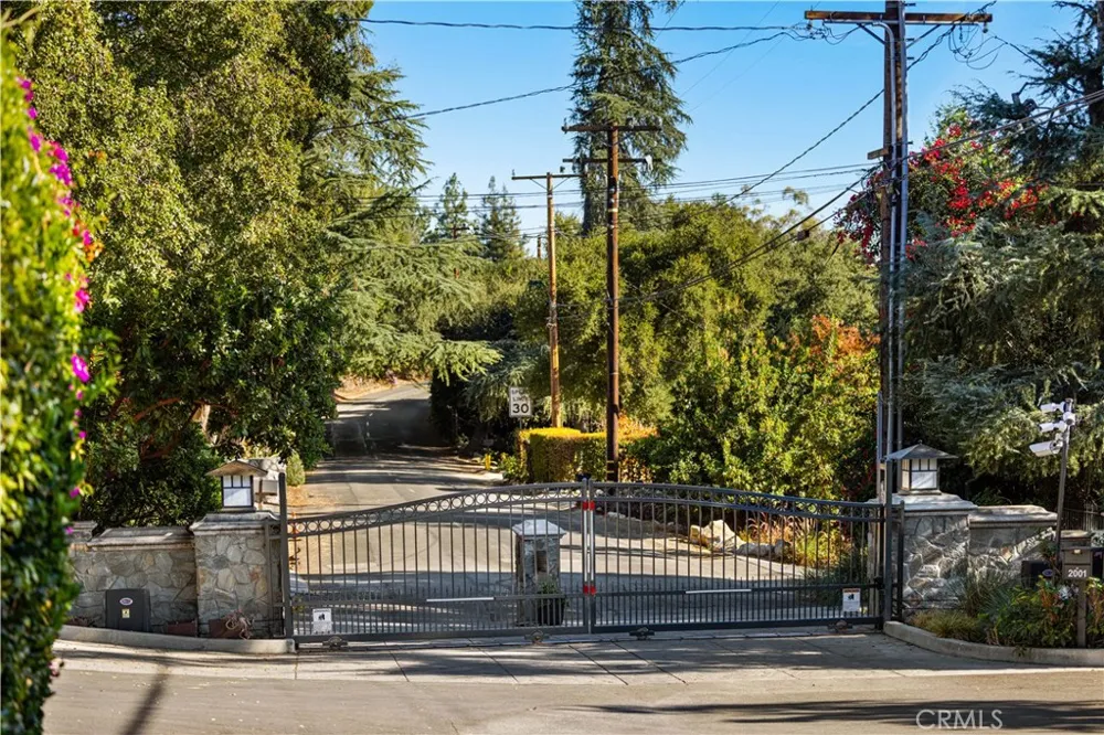 1701 Country Lane Pasadena, CA 91107