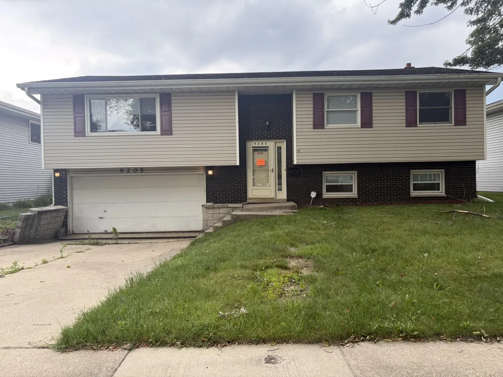 9205 Prairie Avenue Highland, IN 46322