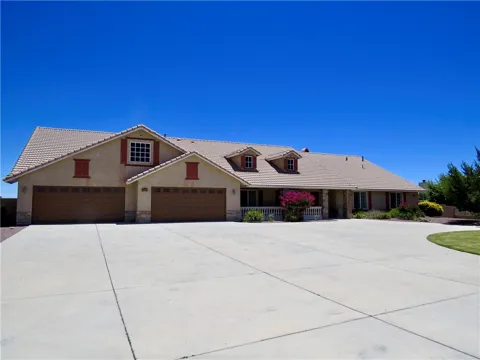 7445 El Manor