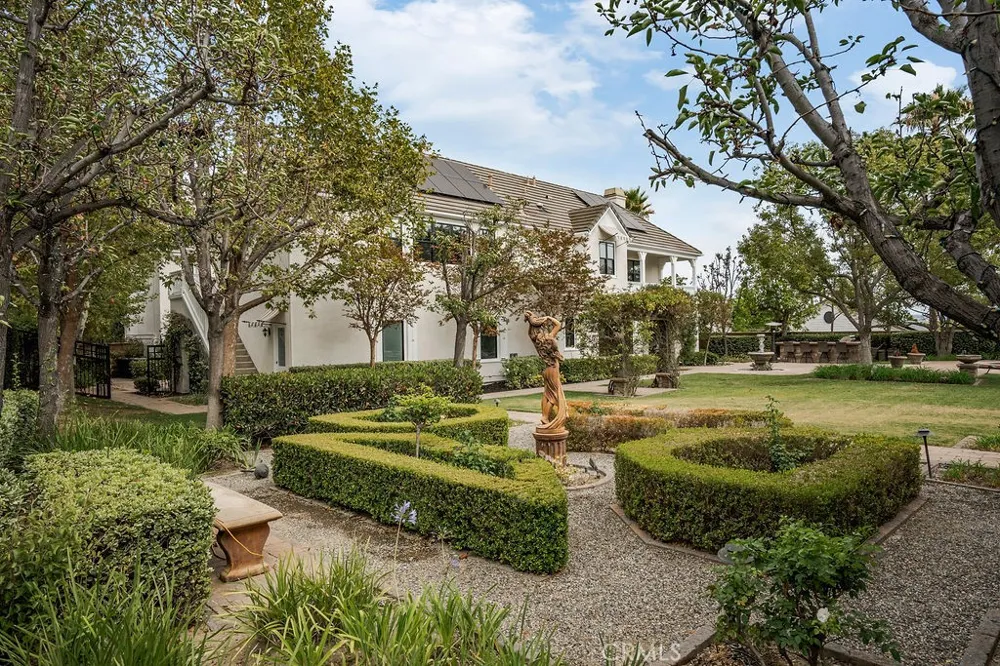 4215 Hidden Oaks Yorba Linda, CA 92886