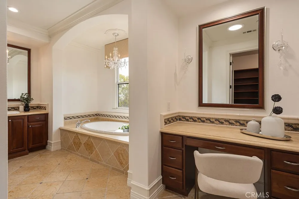 4215 Hidden Oaks Yorba Linda, CA 92886