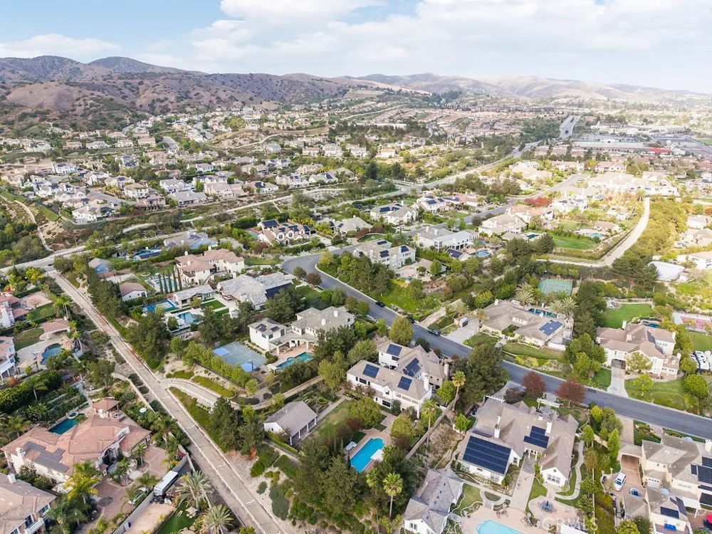 4215 Hidden Oaks Yorba Linda, CA 92886