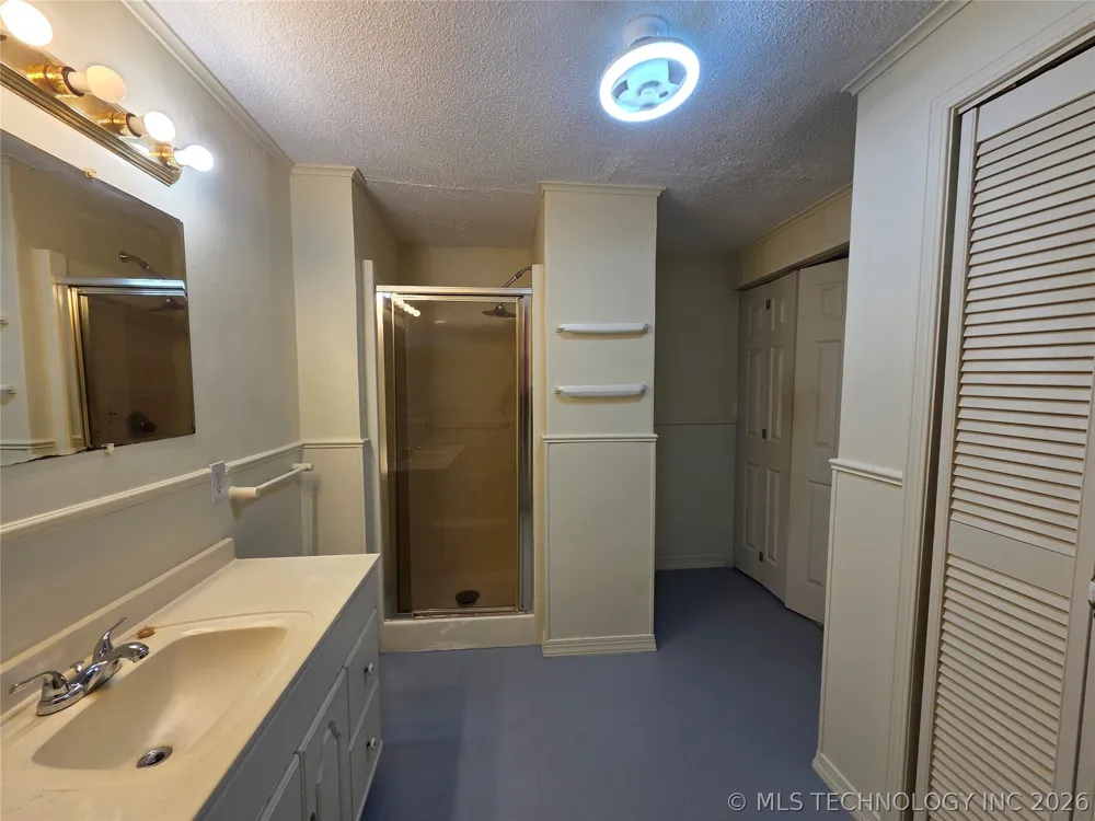 1102 Park Shawnee, OK 74801