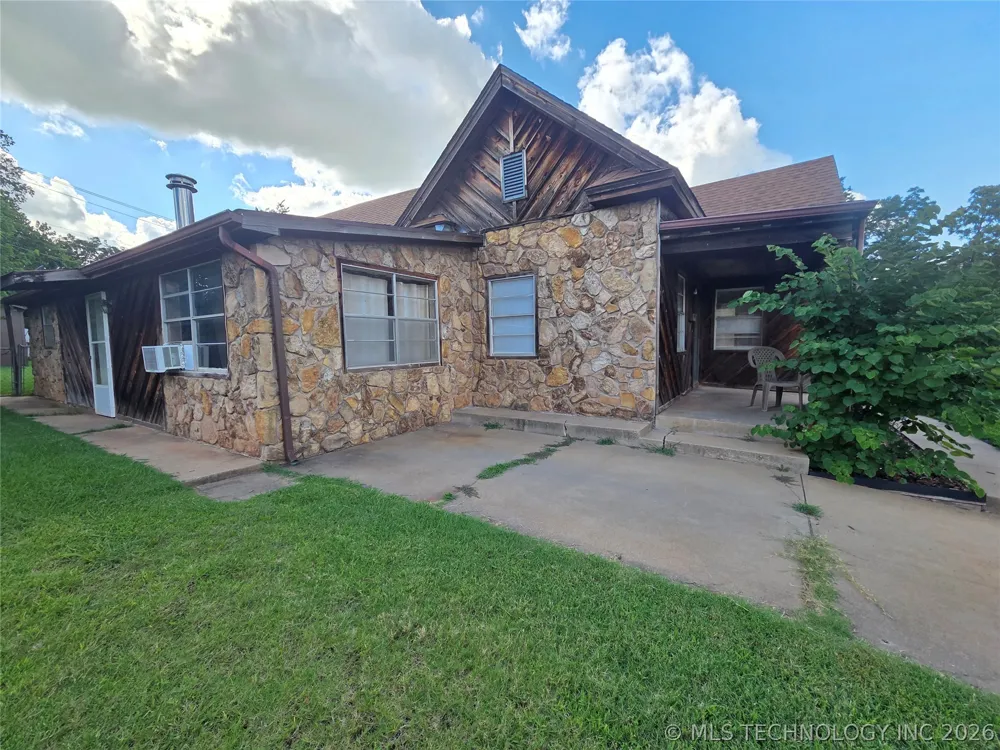 1102 Park Shawnee, OK 74801