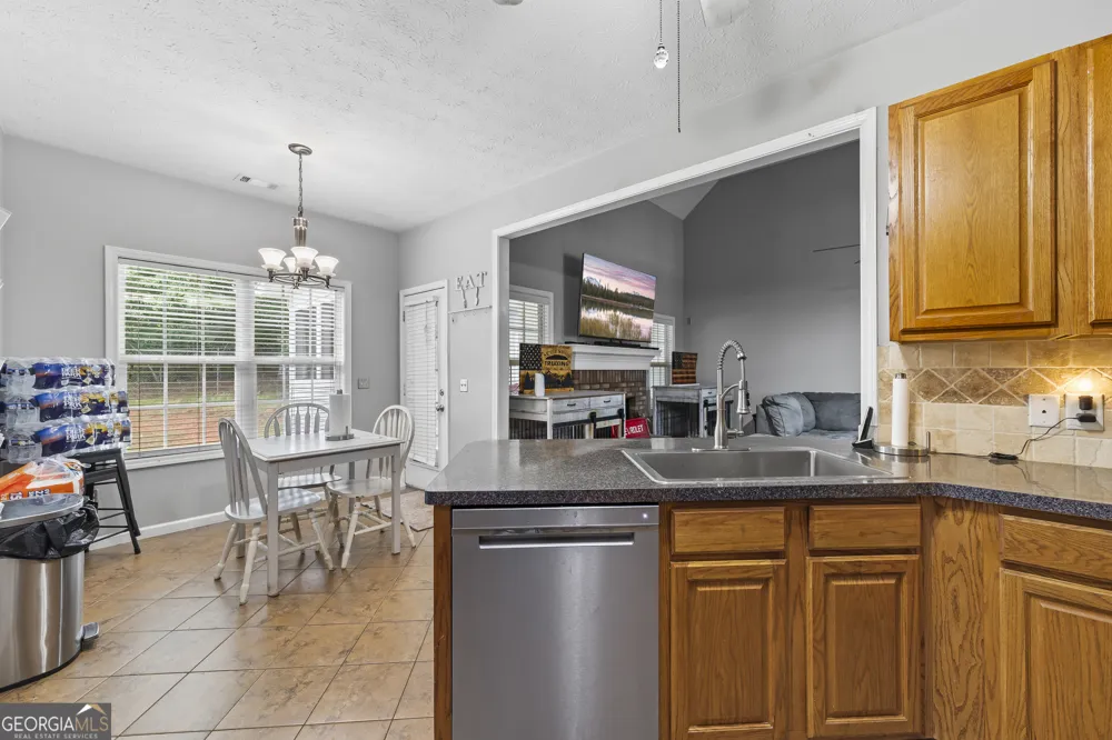 238 Apple Valley RD Commerce, GA 30529