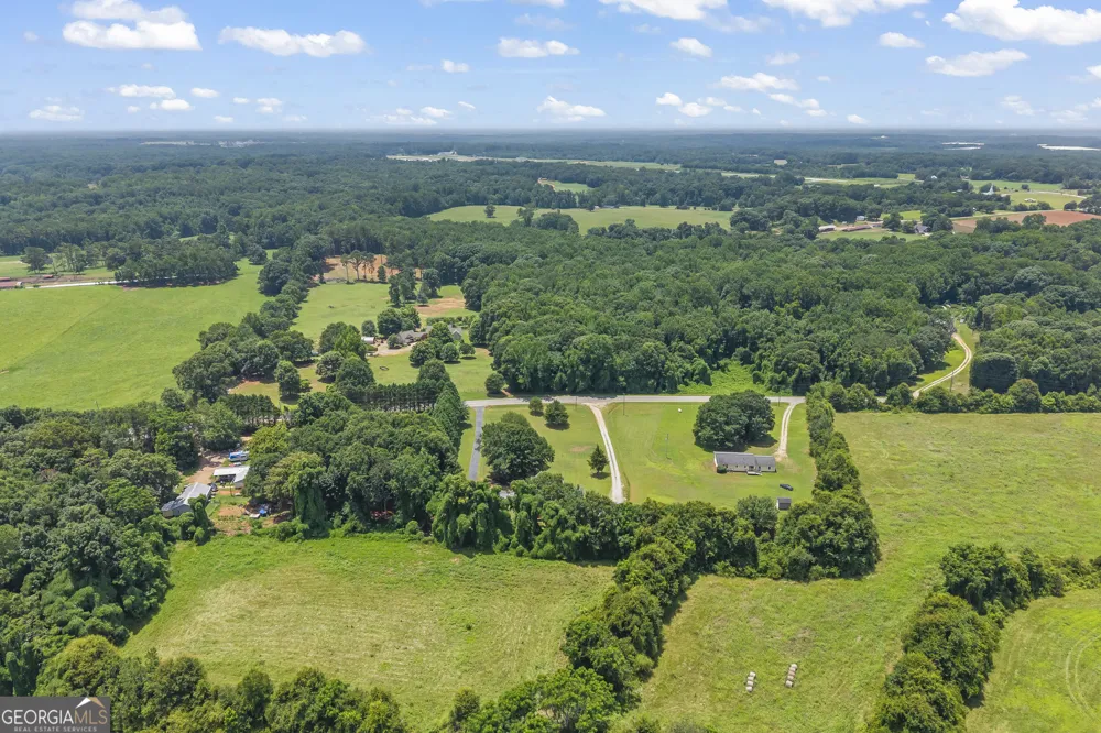 238 Apple Valley RD Commerce, GA 30529