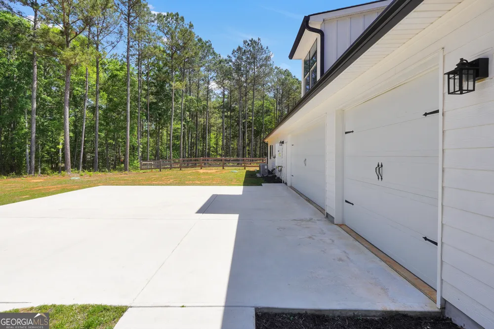 787 Silver Dollar RD Milner, GA 30257