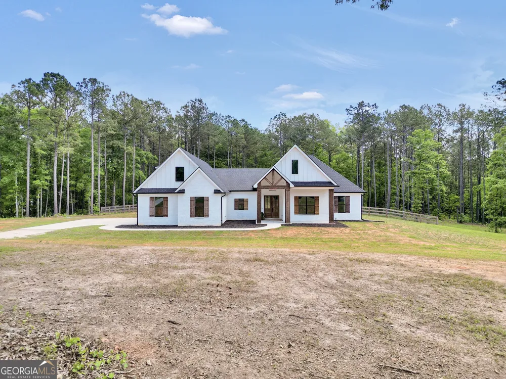 787 Silver Dollar RD Milner, GA 30257