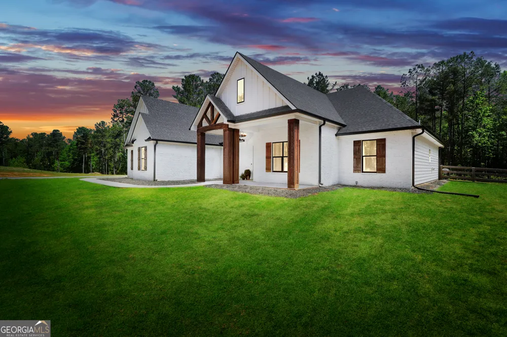787 Silver Dollar RD Milner, GA 30257