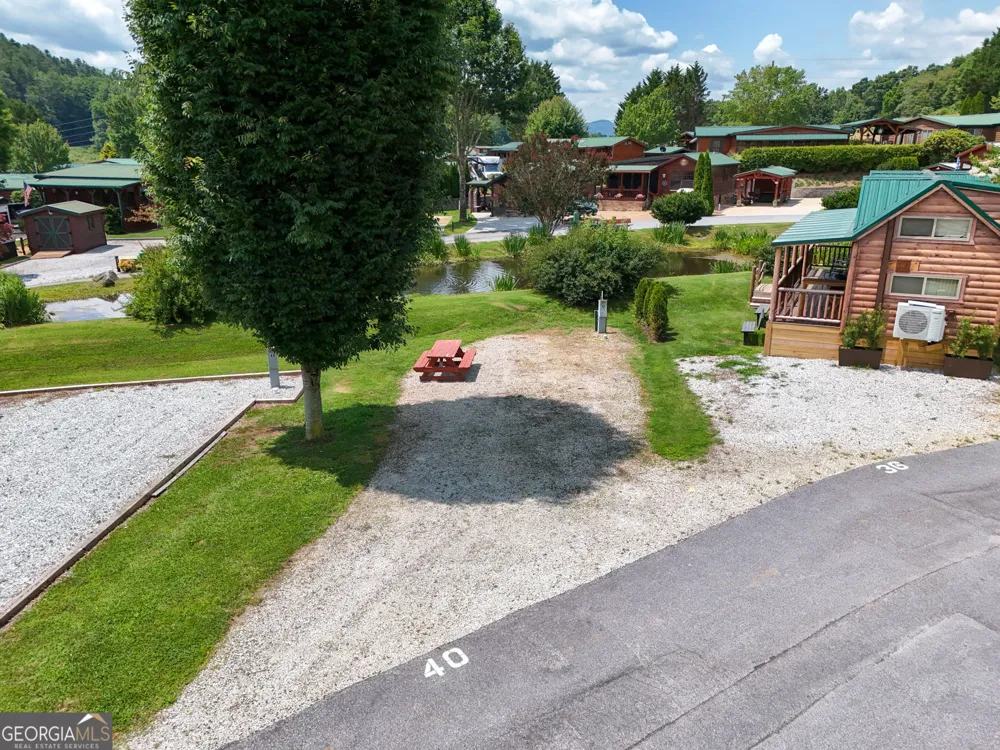 40 Newmar CT Dillard, GA 30537