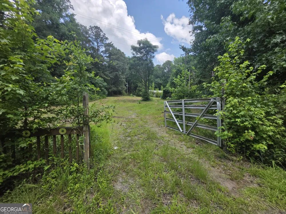 374 Smith RD Newnan, GA 30263