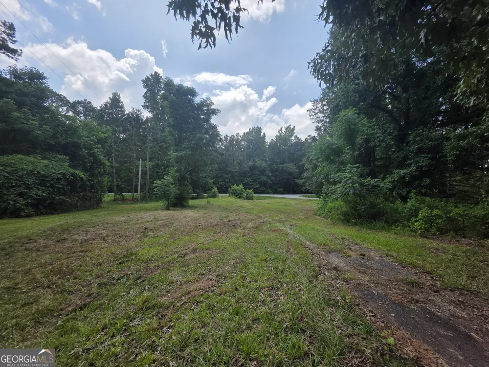 374 Smith RD Newnan, GA 30263