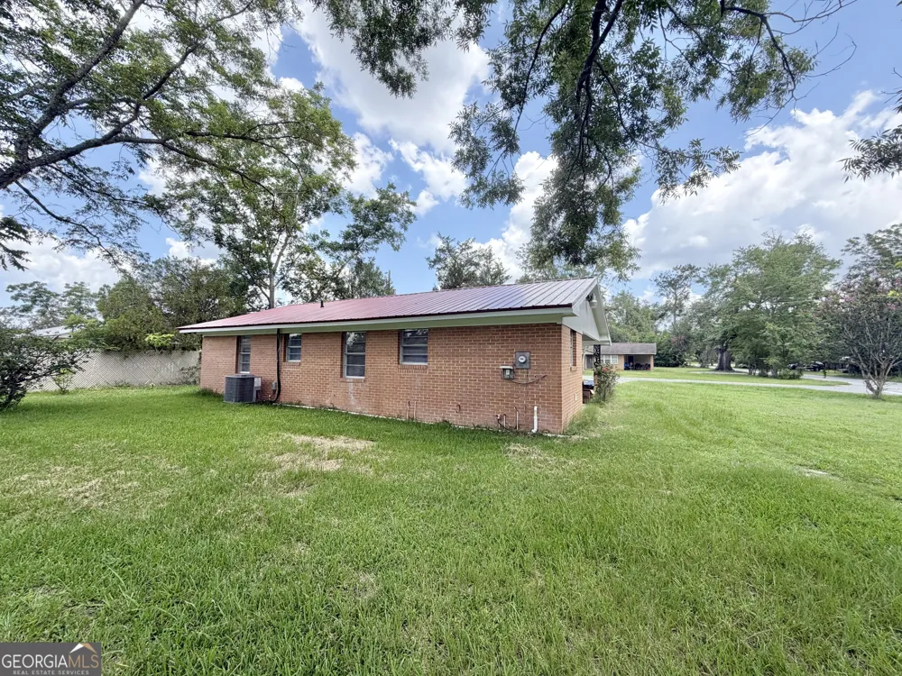 5 Lakeside DR Hazlehurst, GA 31539