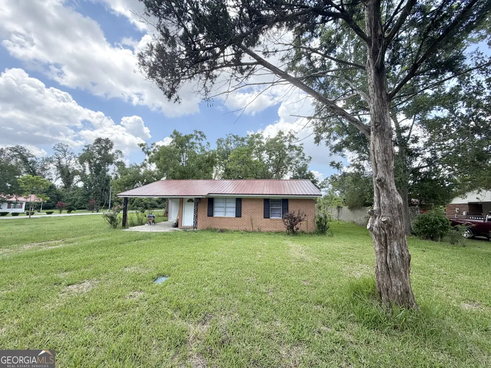 5 Lakeside DR Hazlehurst, GA 31539