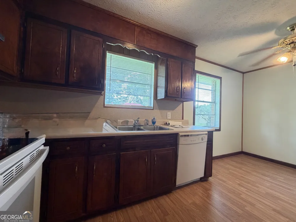 5 Lakeside DR Hazlehurst, GA 31539