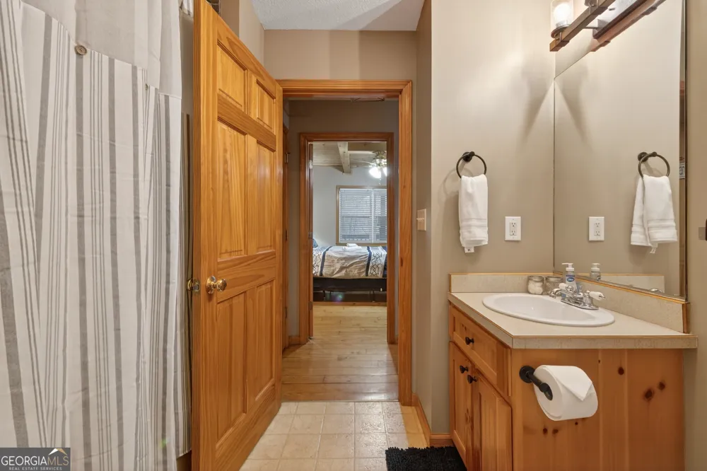 697 Zeppelin Strasse Helen, GA 30545