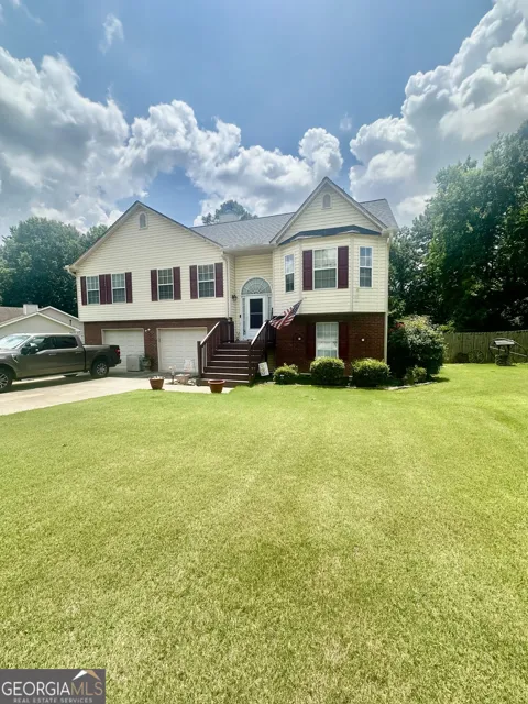 443 Windsong LN