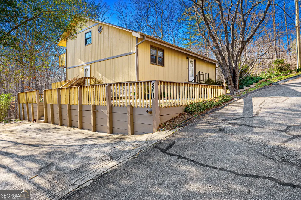 251 Cherokee DR Fair Play, SC 29643