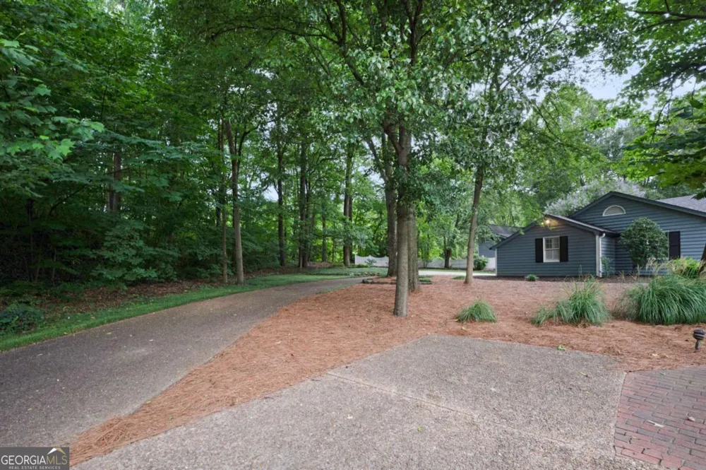 1904 Rena LN Dalton, GA 30720