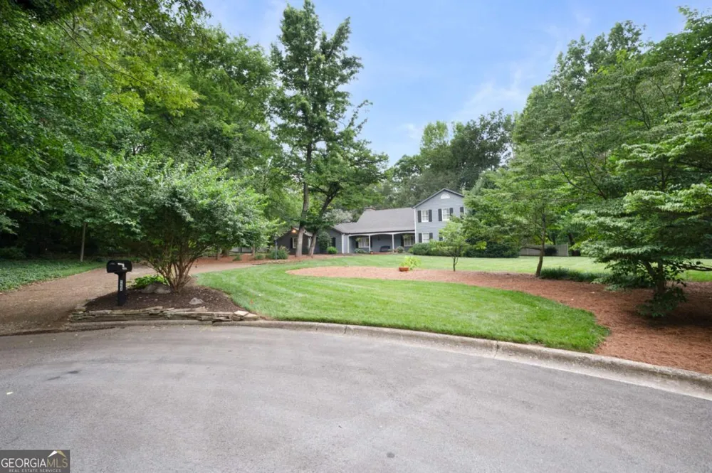 1904 Rena LN Dalton, GA 30720